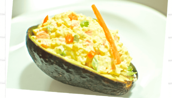 Aguacate Relleno De Huevo Con Vegetales